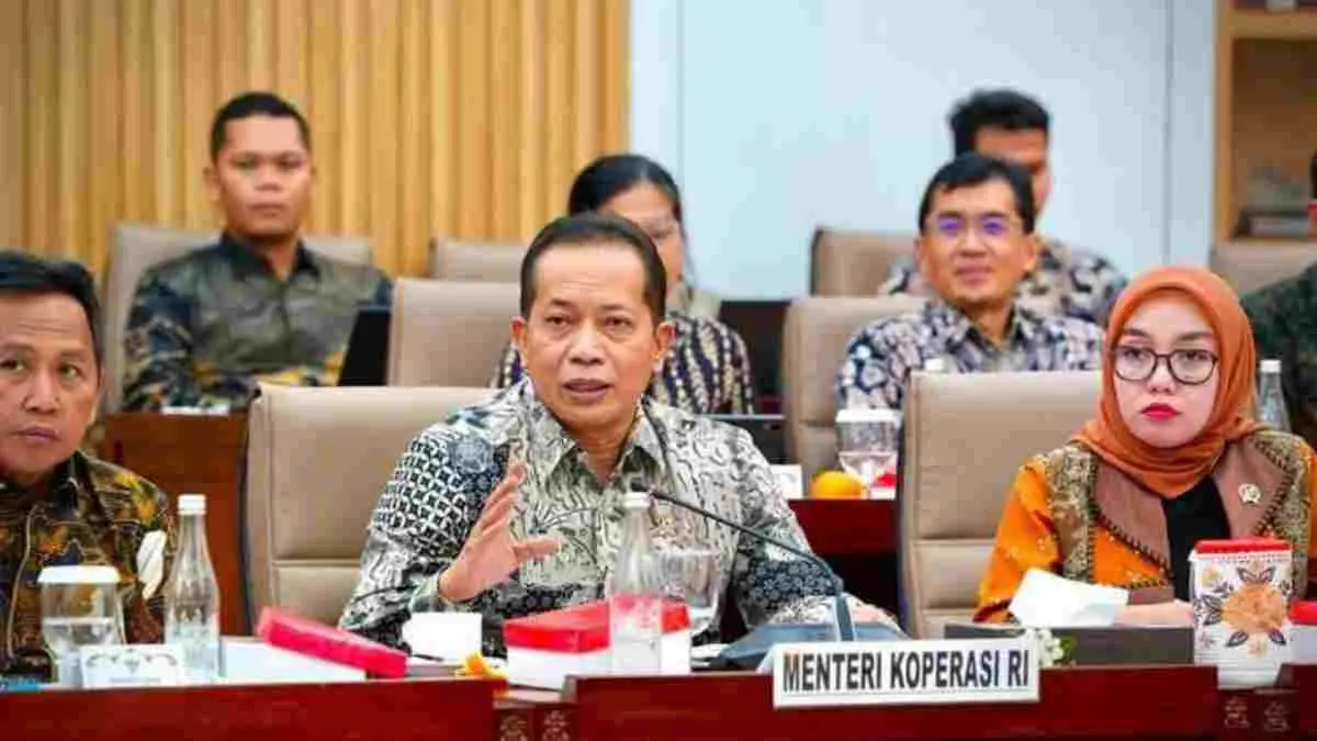Menteri Koperasi Ferry Juliantoro menegaskan koperasi tetap bisa mengelola sektor tambang dan perkebunan sawit. Namun, menurutnya, pengelolaan sektor strategis tersebut sebaiknya dilakukan oleh koperasi besar yang sudah berpengalaman, bukan Koperasi Desa Merah Putih. (Sumber Foto: Instagram/@ferry.jualiantoro)