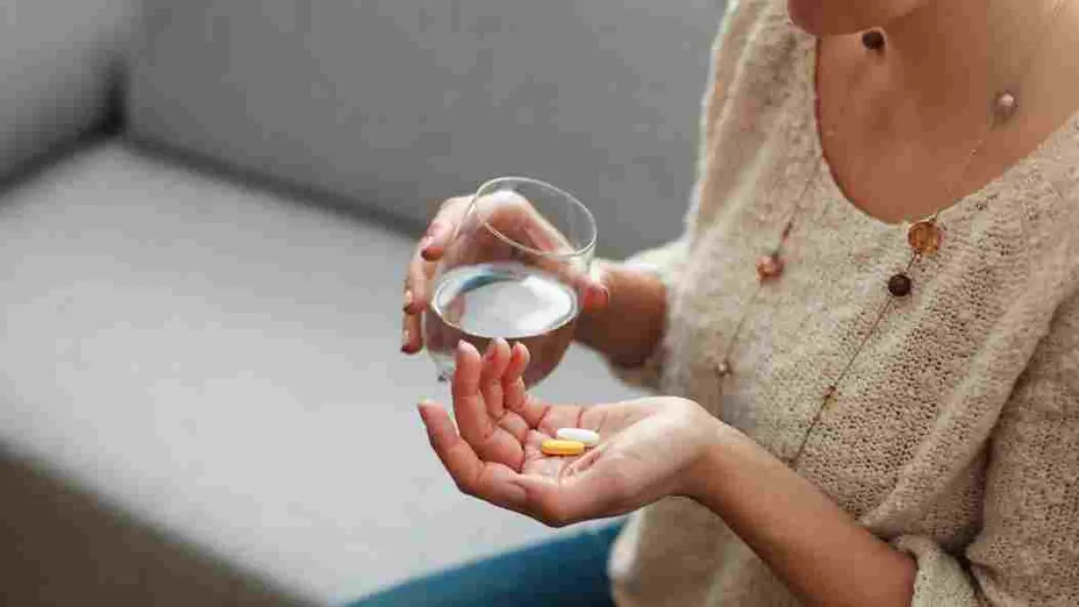 Banyak orang rutin minum vitamin, tapi belum tentu sesuai kebutuhan tubuh. Kenali 7 vitamin penting untuk orang dewasa agar manfaatnya lebih optimal dan kesehatan tetap terjaga. (ilustrasi)