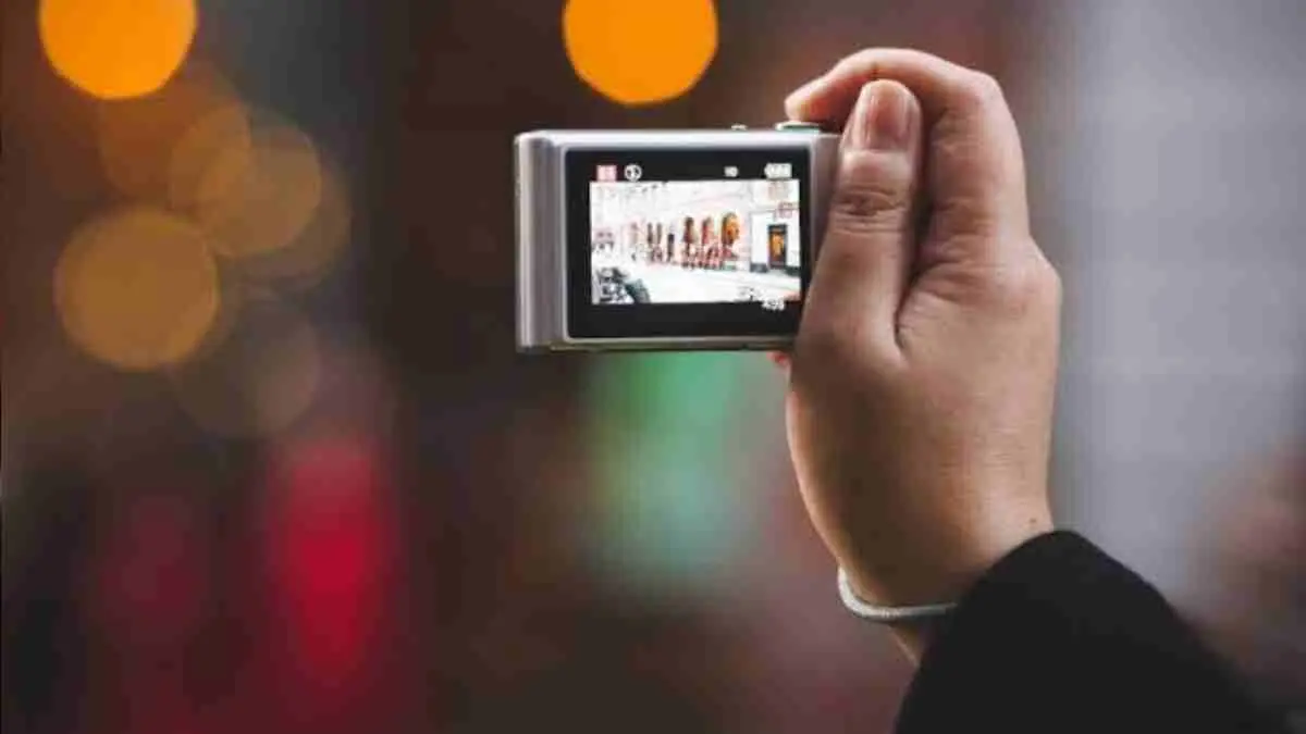 Di saat kamera smartphone semakin canggih, Gen Z justru ramai berburu kamera digital jadul. (ilustrasi)