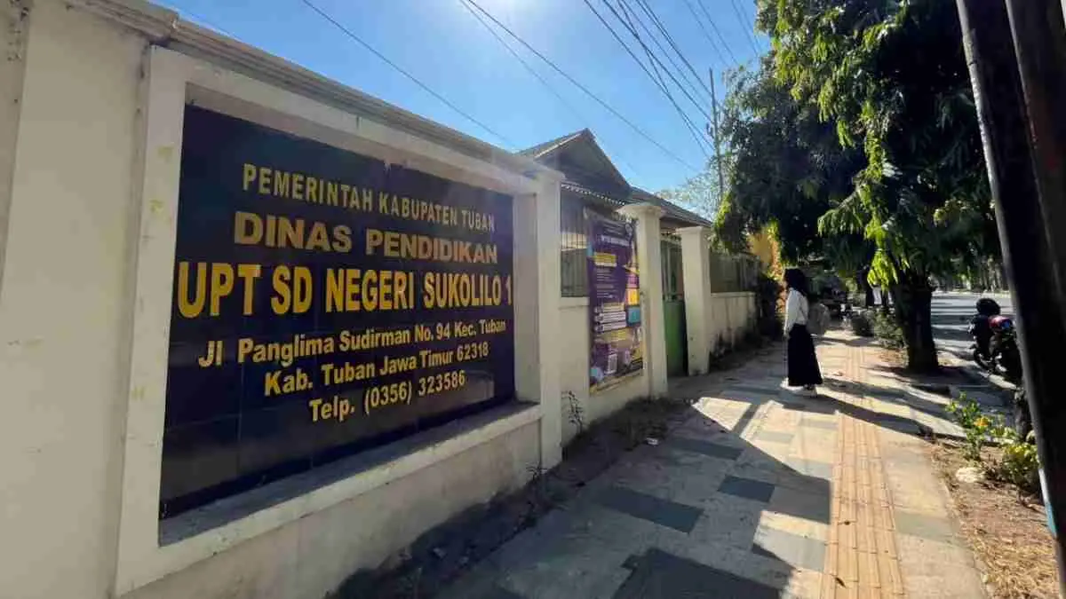 Meski menawarkan sepeda listrik dan seragam gratis, SDN Sukolilo 1 Tuban hanya mendapat satu siswa baru. Pemkab dan Disdik kini menyiapkan langkah pembenahan. (Shafa Dina Hayuning Mentari/RADAR TUBAN)