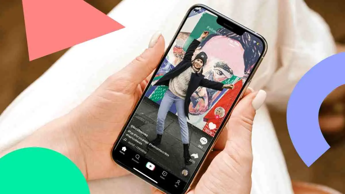 Pernah merasa tiba-tiba sedih, cemas, atau justru lebih semangat setelah scrolling TikTok? Ternyata FYP bukan sekadar hiburan. Algoritma media sosial bisa ikut membentuk emosi dan cara berpikir kita tanpa disadari. (later.com)