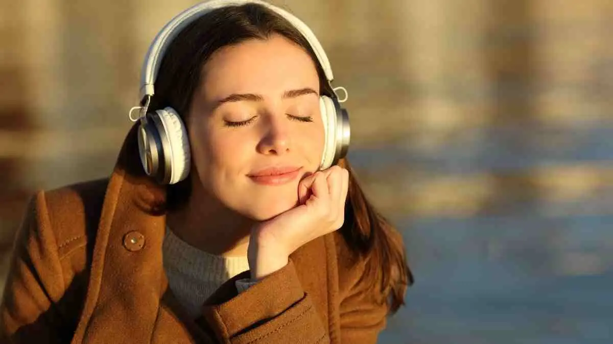 Pernah tiba-tiba menyukai lagu, produk, atau tren yang awalnya terasa biasa saja? Bisa jadi itu bukan kebetulan. Psikologi mengenalnya sebagai mere exposure effect, yaitu kecenderungan otak menyukai sesuatu hanya karena sering melihatnya. (ilustrasi)