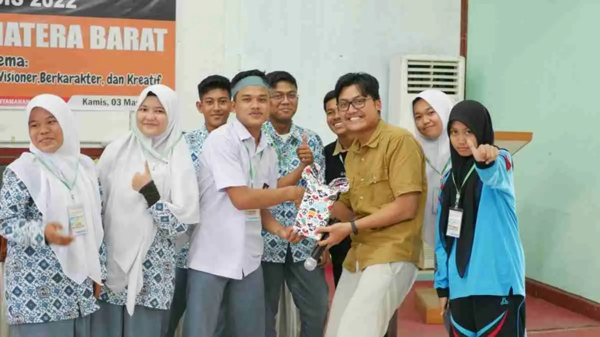 Pertemanan di usia dewasa tidak lagi sekadar soal banyaknya teman, melainkan kualitas hubungan. (Photo by Iqbal Tarigan on Unsplash)