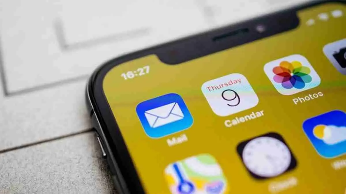 Fitur privasi andalan Apple ternyata sempat menyimpan celah keamanan. Bug pada Hide My Email berpotensi membocorkan alamat email asli pengguna hingga berbuntut gugatan class action. (Kaye Cyrus/Pinterest)