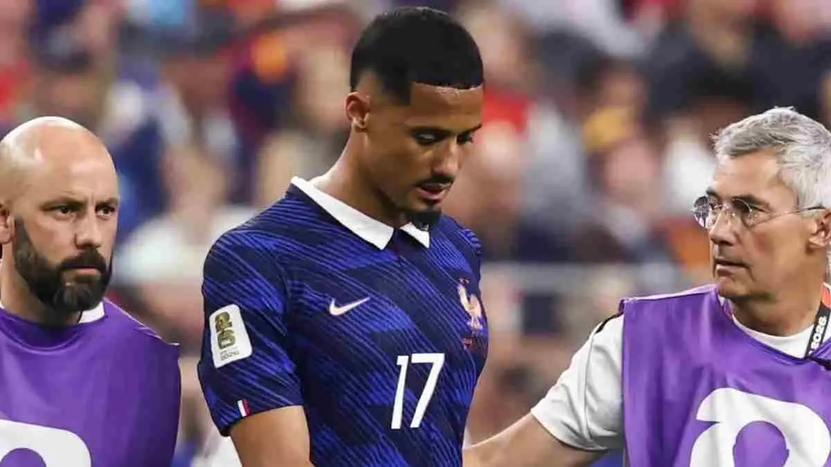 Kabar baik sekaligus buruk untuk Arsenal. William Saliba dipastikan terhindar dari operasi setelah mengalami cedera, tetapi bek andalan The Gunners itu masih harus menepi cukup lama. (sumber foto : GOAL)