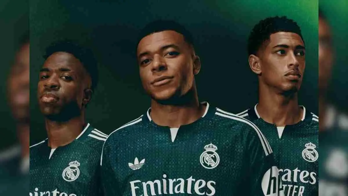 Real Madrid akhirnya memperkenalkan jersey away terbaru untuk musim 2026-2027. Warna hijau tua yang elegan dipadukan sentuhan klasik dan teknologi terbaru adidas membuat seragam ini langsung mencuri perhatian para Madridista. (Sumber foto: Instagram/realmadrid)