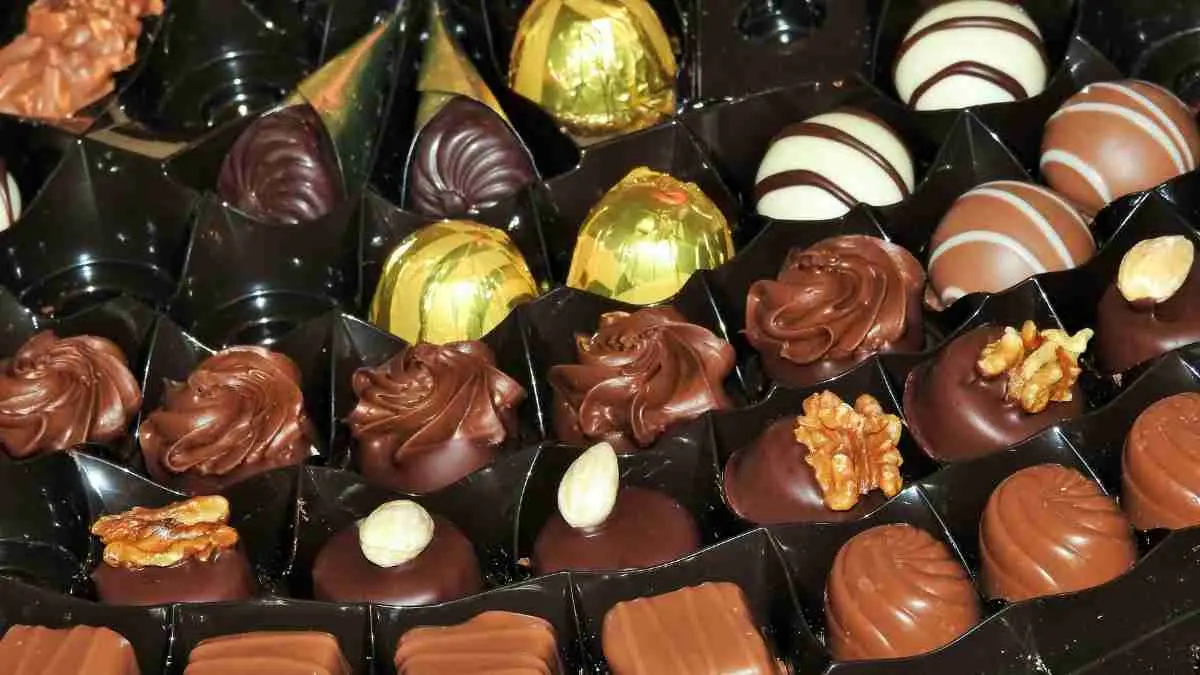 Masih sering menjanjikan cokelat atau camilan agar anak mau menurut? Kebiasaan yang terlihat sepele ini ternyata bisa membentuk hubungan anak dengan makanan hingga memengaruhi pola makannya di masa depan. (ilustrasi)