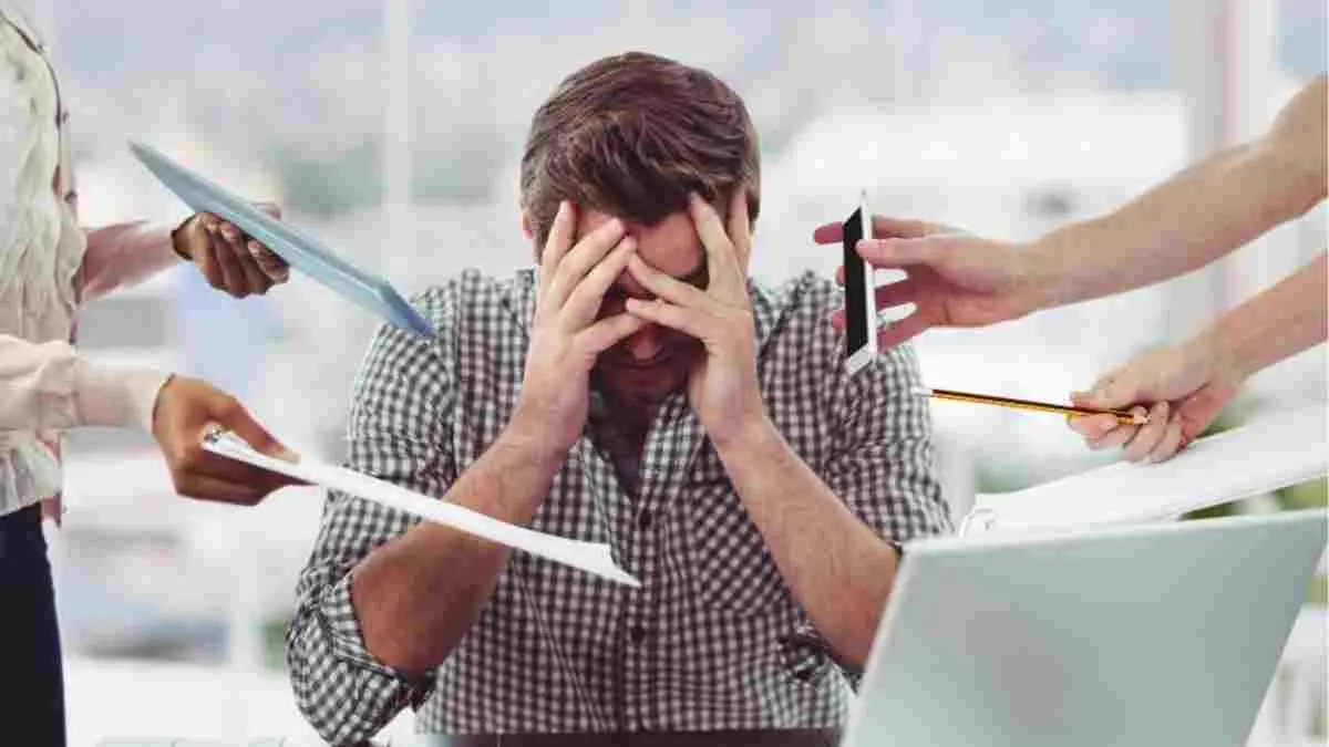 Sering overthinking, takut gagal, atau sulit menghadapi perubahan? Bisa jadi karakter tersebut membuat Anda lebih rentan mengalami kecemasan. (creativeart/freepik)