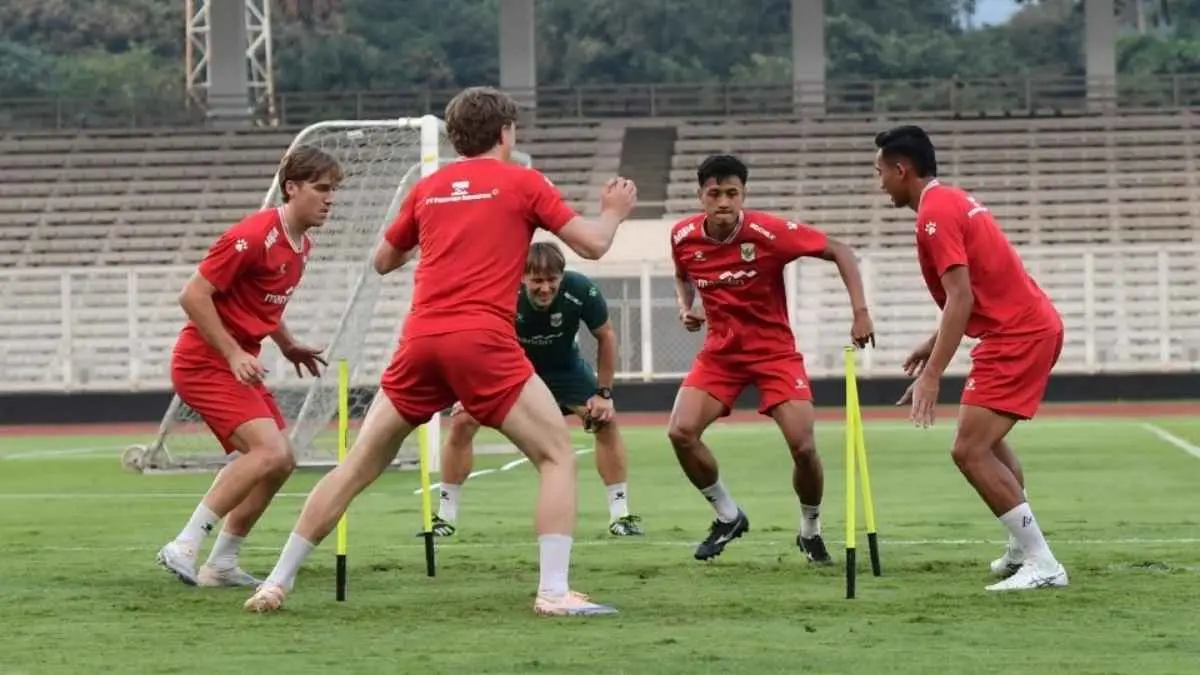 Malam ini menjadi awal perjuangan Timnas Indonesia di Piala AFF 2026. Menghadapi Kamboja di Stadion Pakansari, skuad Garuda mengincar kemenangan perdana untuk membuka jalan menuju semifinal. (Kemenpora.com)