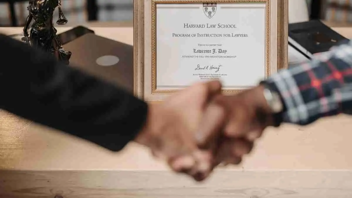 Ijazah saja kini belum cukup untuk bersaing di dunia kerja. Banyak perusahaan mulai melirik micro credential sebagai bukti keterampilan yang relevan dengan kebutuhan industri. (ilustrasi)