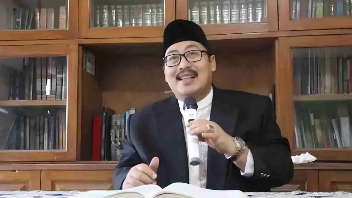 Ketua PBNU bidang keagamaan KH. Ahmad Fahrur Rozi menyampaikan keterangan kepada awak media terkait dengan situasi terkini yang dihadapi oleh Kejagung. Dia meminta Jaksa Agung Sanitair Burhanuddin bersikap tegas. (PBNU) 