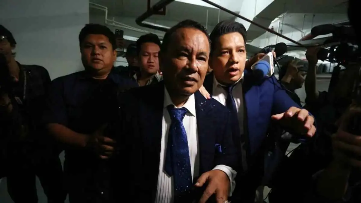 Pengacara kondang Hotman Paris Hutapea mendatangi Gedung Jaksa Agung Muda Tindak Pidana Khusus (Jampidsus) di Kejaksaan Agung, Jakarta, pada Jumat (17/7/2026). (Dery Ridwansah/ JawaPos.com)