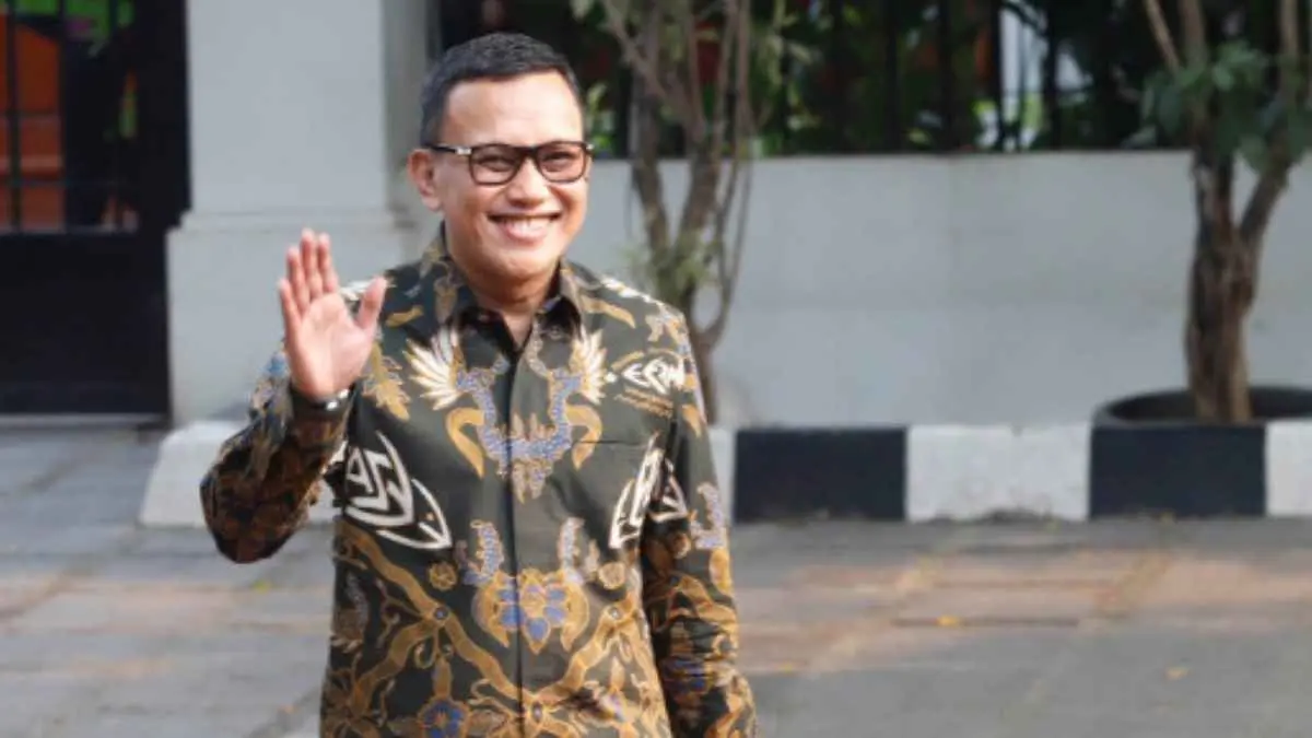 Bekerja di luar negeri bukan lagi dipandang sebagai pilihan terakhir. Menteri P2MI Abdul Kadir Karding mengajak masyarakat memanfaatkan peluang kerja melalui jalur resmi agar memperoleh penghasilan lebih baik sekaligus perlindungan hukum. (kabar24.bisnis.com)