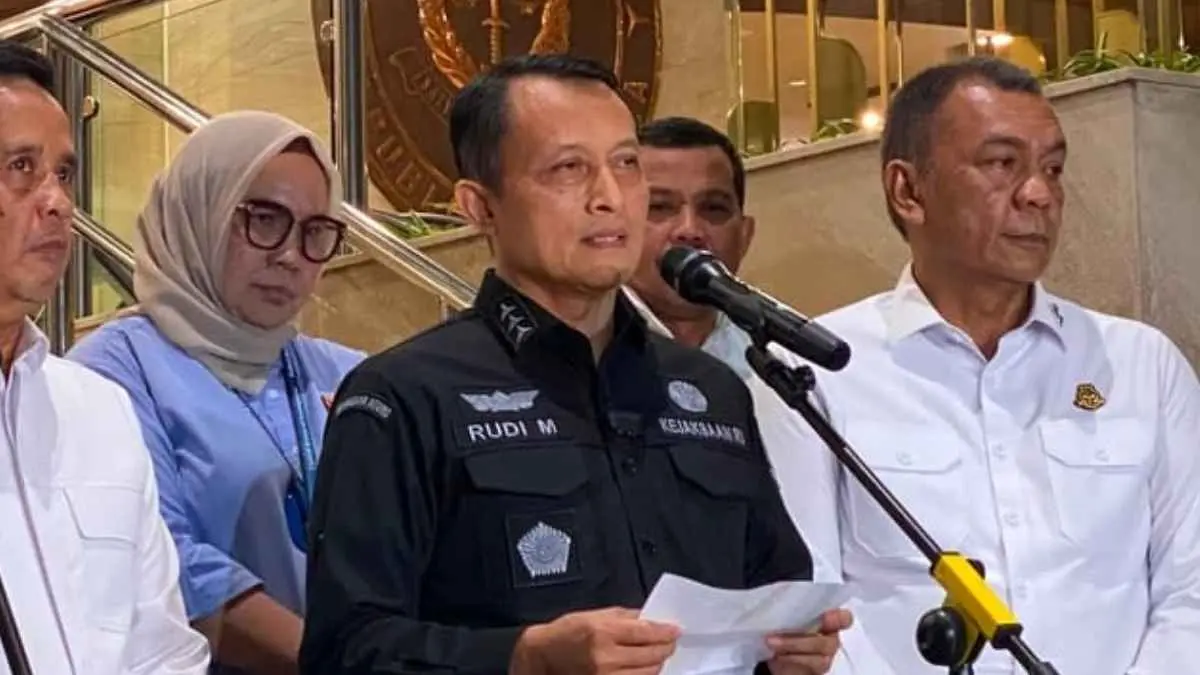 Kasus dugaan TPPU yang menjerat mantan Jampidsus Febrie Adriansyah kembali berkembang. Kejaksaan Agung resmi menetapkan Nurman Herin sebagai tersangka baru dan langsung menahannya selama 20 hari (Foto: Aditya Nugraha/kumparan)