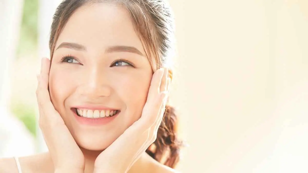 Masih sering tergoda beli skincare viral? Jangan buru-buru! Ternyata rahasia kulit sehat dan glowing bukan terletak pada harga produk, melainkan kebiasaan sederhana yang dilakukan setiap hari. (ilustrasi)