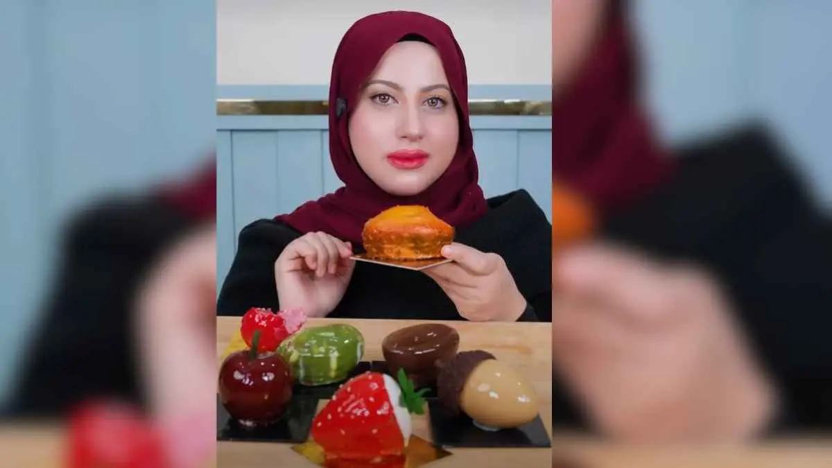 Ukurannya memang kecil, tapi pesonanya besar. Petite gateau bukan sekadar dessert, melainkan perpaduan seni, teknik pastry, dan cita rasa premium yang kini ramai diburu anak muda. Tak heran jika banyak orang memilih memotretnya dulu sebelum menyantapnya (instagram.com/tasyiiathasyia)