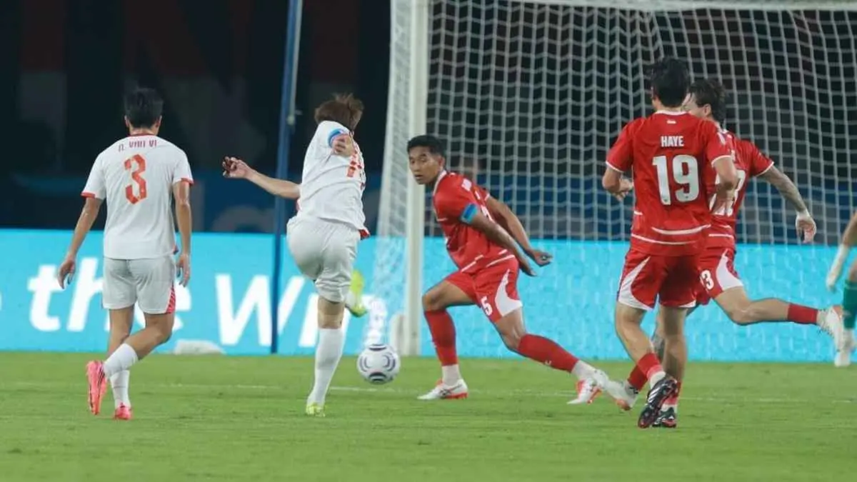 Masih ada harapan! Meski kalah telak 0-3 dari Vietnam, Timnas Indonesia belum tersingkir dari Piala AFF 2026. Garuda masih bisa melaju ke semifinal dengan satu syarat penting saat menghadapi Singapura. (KOMPAS.com/ANTONIUS ADITYA MAHENDRA)
