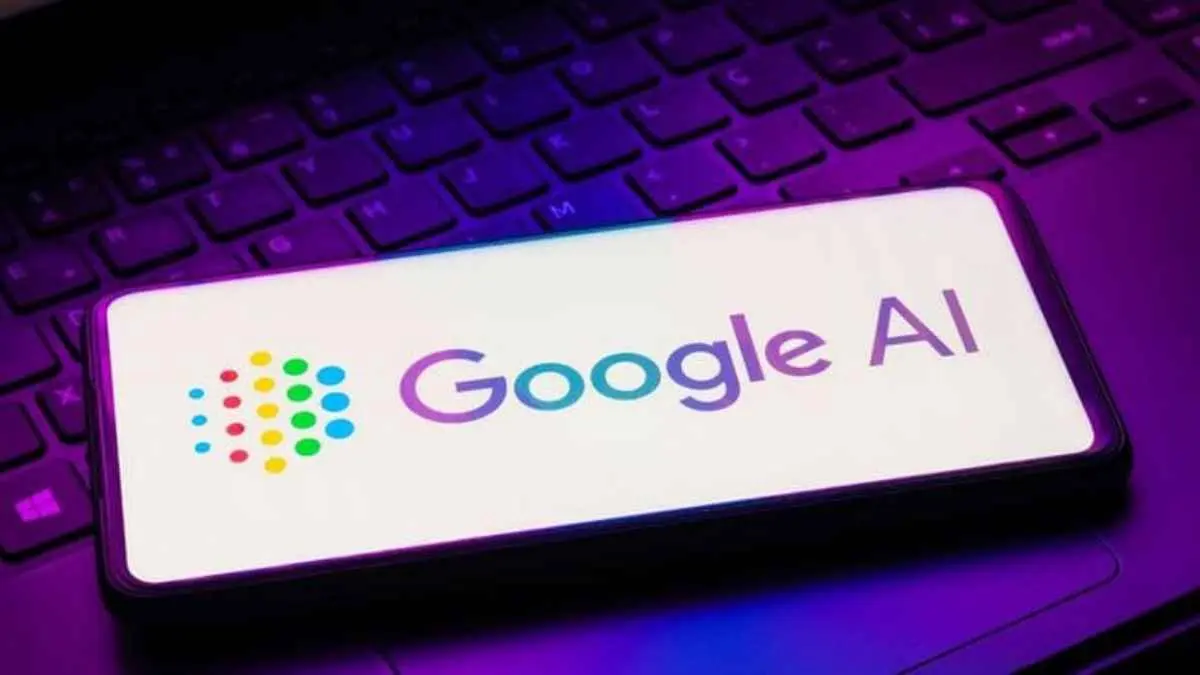Sekitar 800 ribu pengguna sudah melakukan pre-order, tetapi Google justru membatalkan aplikasi AI Studio untuk Android dan iPhone. Seluruh kemampuan utamanya kini akan dipindahkan ke Gemini. (Sumber: t3n Magazin/Pinterest)