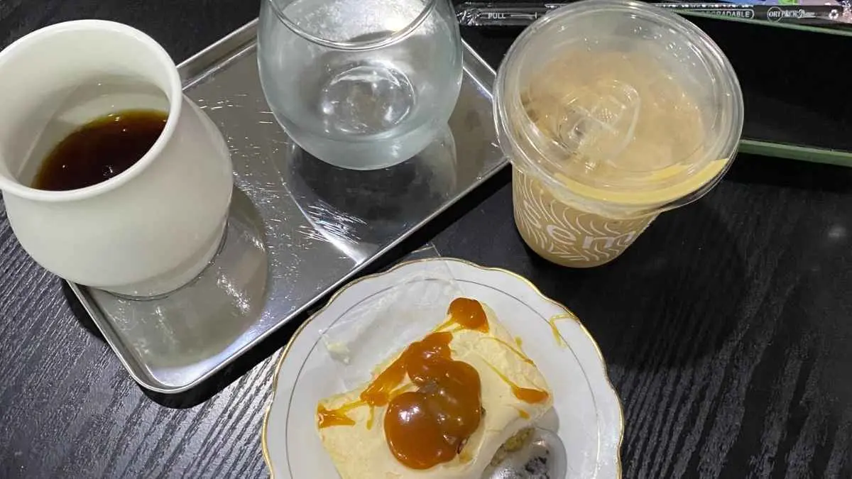 Awal bulan nongkrong di coffee shop terasa biasa, tapi saat tanggal tua datang, kopi sachet sering jadi penyelamat. Ternyata, ada fenomena latte factor yang membuat pengeluaran kecil berubah menjadi besar tanpa disadari. (Muhammad Azlan Syah/Radar Bonang)