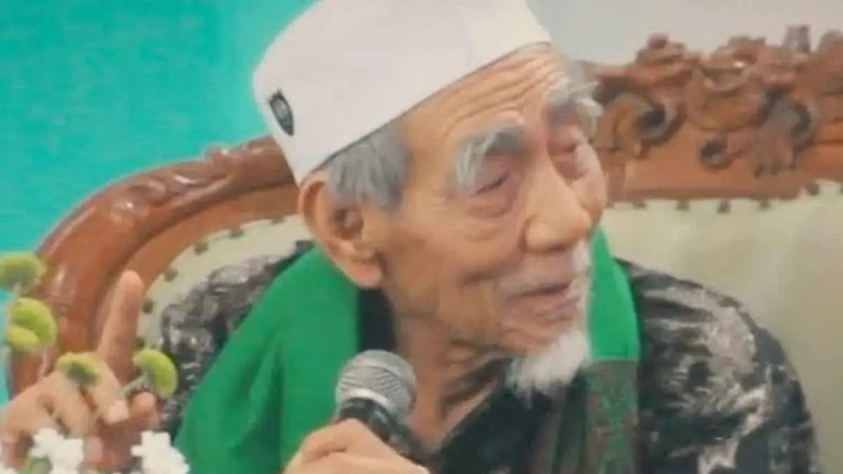 Banyak orang mencari amalan untuk memohon kelapangan rezeki dan dijauhkan dari lilitan utang. Mbah Moen pernah mengijazahkan sebuah wirid yang diamalkan setelah salat Subuh dan Maghrib. (wikipedia)