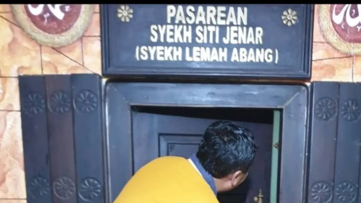 Membedah kebenaran sejarah Syekh Siti Jenar, dari perbedaan tafsir spiritualitas hingga relasinya dengan para Walisongo dalam naskah-naskah Jawa kuno. (Radar Cirebon)