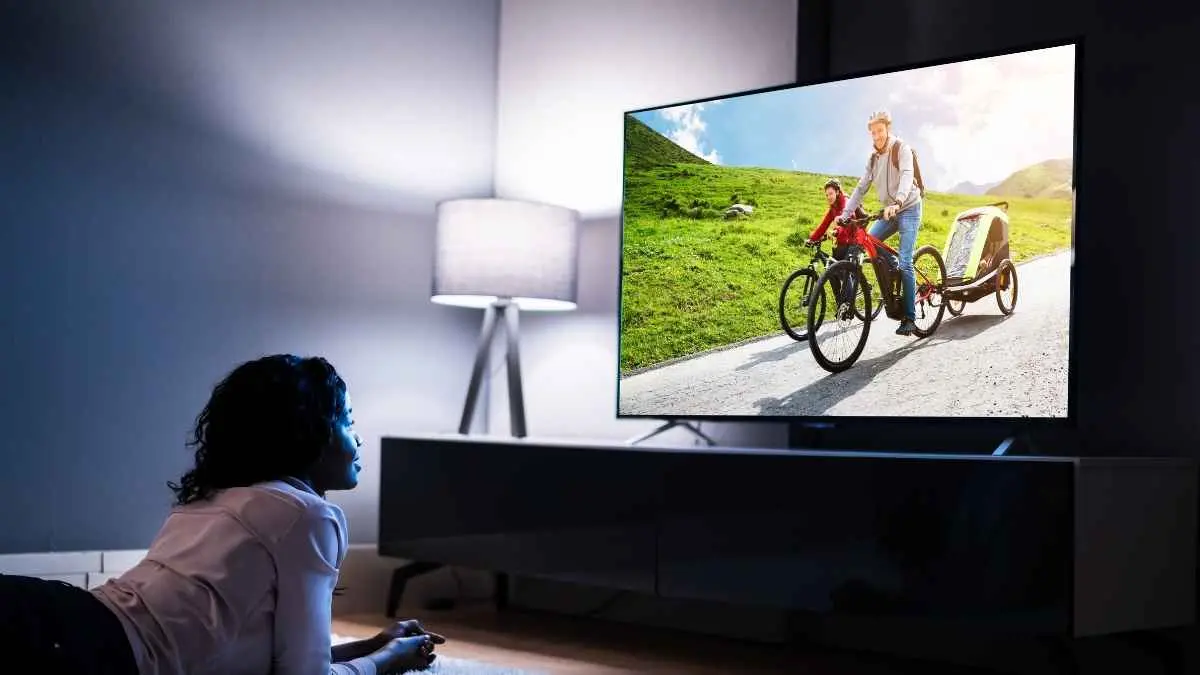 Sekilas terlihat sama, tetapi Smart TV, Android TV, dan Google TV ternyata memiliki perbedaan besar pada sistem operasi, aplikasi, hingga pengalaman menonton. (ilustrasi)