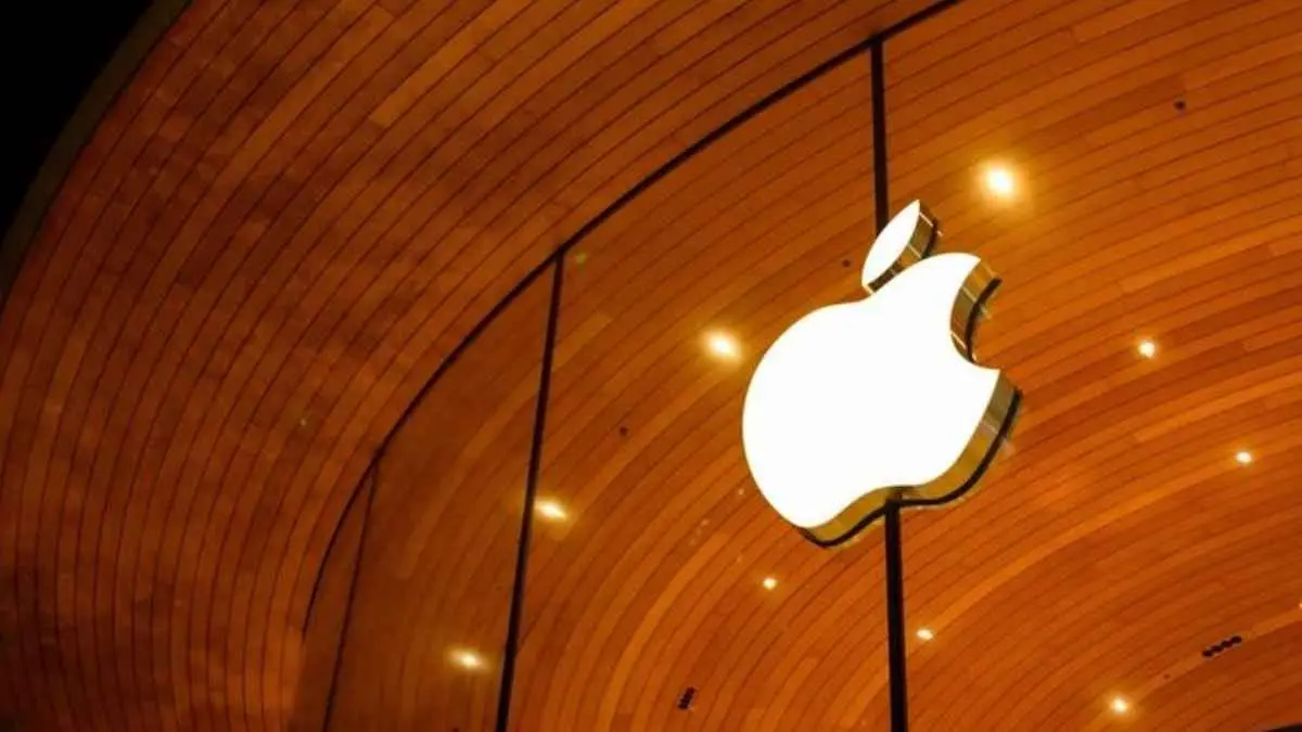 Perseteruan Apple dan OpenAI semakin panas. Apple menuding mantan karyawannya membocorkan rahasia dagang terkait AI, bahkan menyebut ada belasan eks pegawai lain yang diduga mengetahui kasus tersebut. (sumber: Inadem/Pinterest)