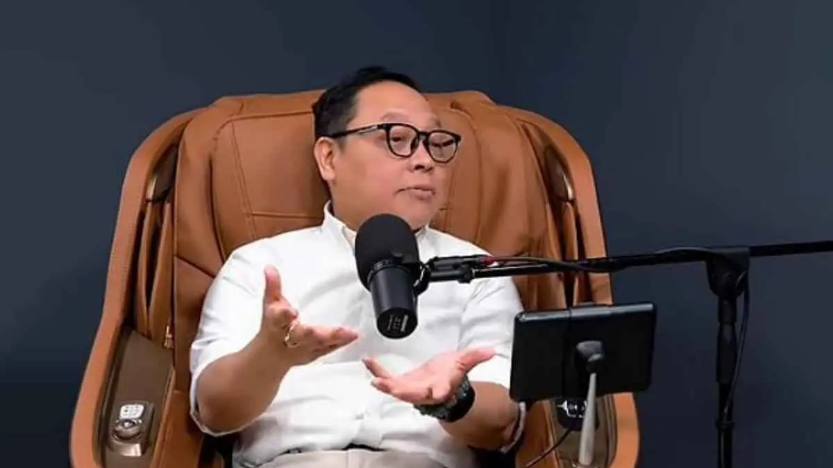 Masih menganggap ngorok saat tidur sebagai hal biasa? Pakar kesehatan tidur dr. Andreas Prasadja mengungkap kebiasaan tersebut bisa menjadi tanda sleep apnea yang berisiko memicu penyakit jantung, stroke, hingga kematian jika tidak ditangani. (Sumber Foto: Tangkapan layar YouTube @radityadika)