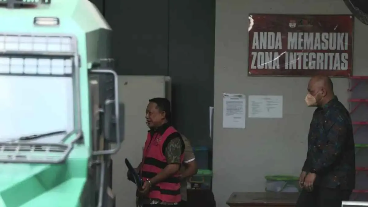 Jangan berhenti di tiga tersangka? Pakar hukum mendorong Kejagung mengembangkan penyidikan dugaan TPPU eks Jampidsus Febrie Adriansyah untuk menelusuri kemungkinan keterlibatan pihak lain. Sorotan juga tertuju pada temuan emas 74 kilogram dan uang tunai Rp543 miliar. (Dery Ridwansah/ JawaPos.com)