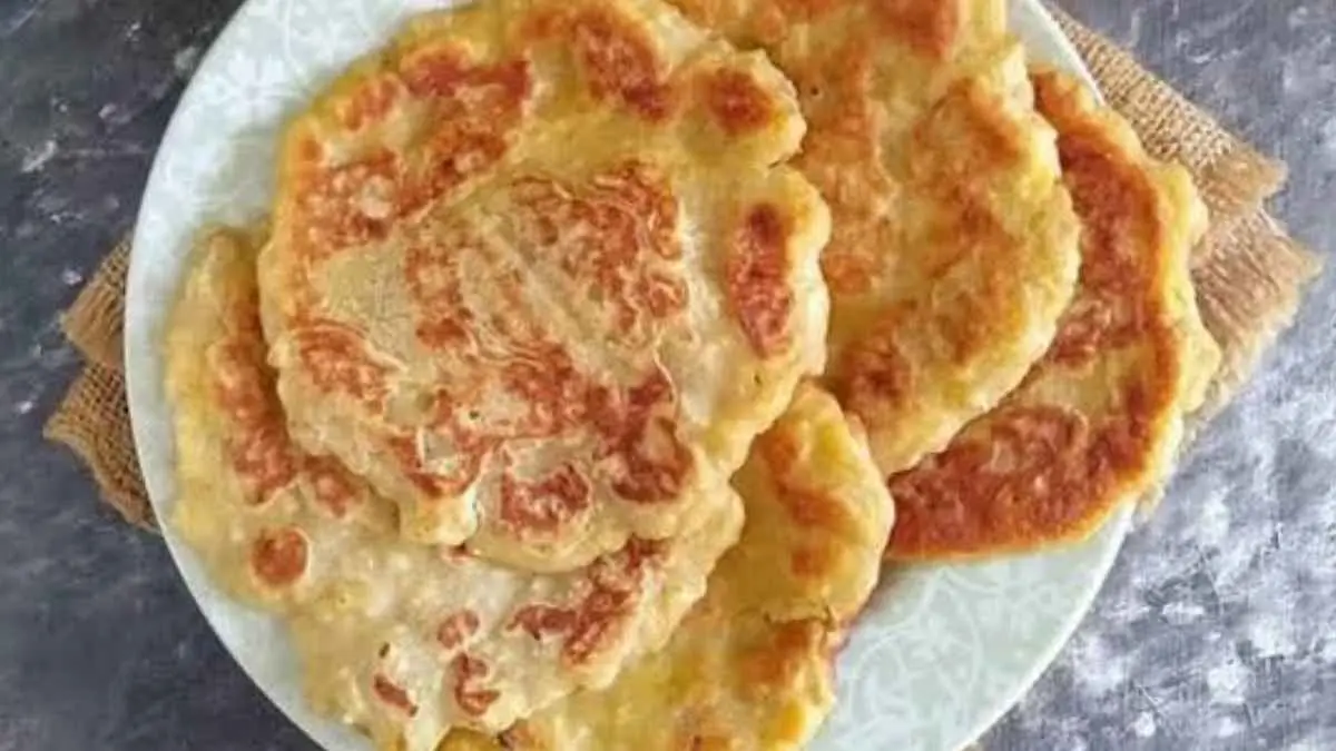 Sederhana, jadul, tapi bikin kangen! Lempeng pisang talas khas Banjarmasin punya rasa manis dan tekstur lembut yang pas banget jadi teman ngopi saat senja. (hallobogor.com)