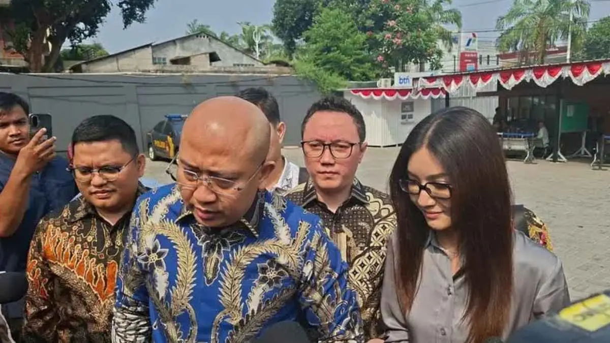 Konflik Sarwendah dan Ruben Onsu makin terbuka, pengacara menilai tak ada pemenang dan meminta semua pihak memprioritaskan anak. (http://kapanlagi.com/Fikri)