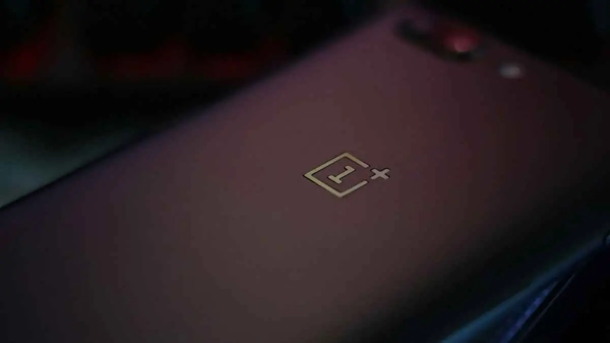 OnePlus hengkang dari Eropa, OPPO malah kasih charger magnetik 50W gratis—tapi stoknya cuma 5.600 unit! (Sumber: Amar Syazwan Rosman/Unsplash)
