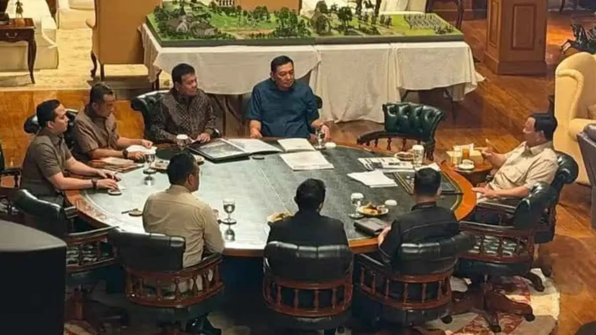 Prabowo minta struktur BUMN dipangkas, anak-cucu Pertamina dan PLN ikut disasar demi mengejar efisiensi hingga Rp80 triliun. (Liputan6.com/ Dok Seskab)