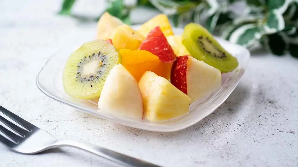 Sering lapar jam 3 sore? Jangan buru-buru cari gorengan, 5 buah ini bisa jadi camilan yang lebih segar dan praktis. (ilustrasi)