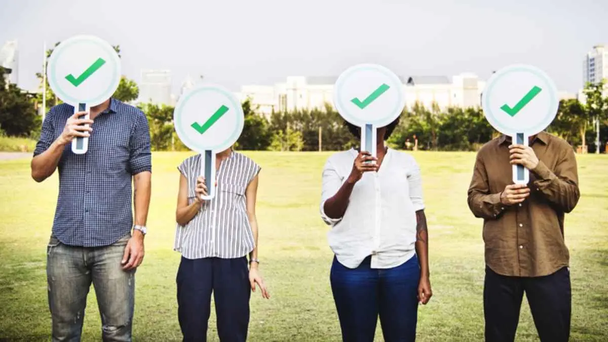 Kalau mood-mu ikut naik turun cuma gara-gara jumlah like, mungkin sudah waktunya belajar percaya diri tanpa menunggu approval orang lain.(urbanvibes.id)