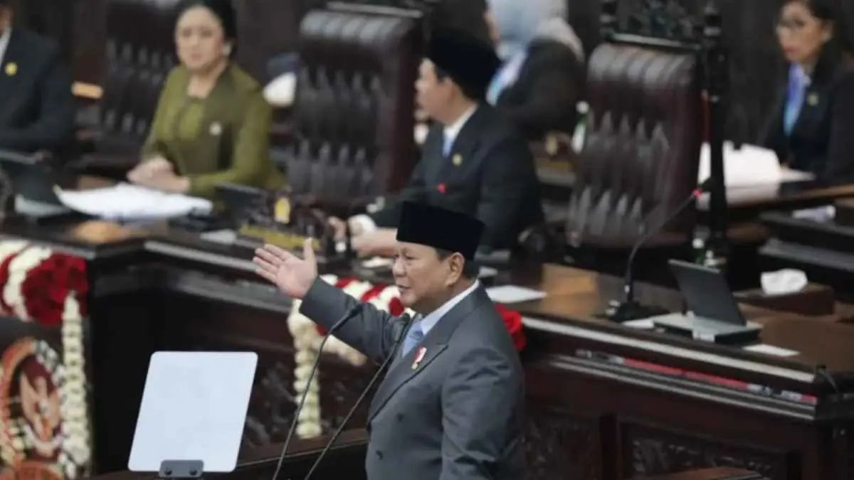 Bukan cuma Bahasa Inggris. Prabowo mendorong anak Indonesia belajar bahasa asing sejak kelas 1 SD, mulai Mandarin, Arab, Jepang, Korea hingga Prancis. Tujuannya? Agar generasi muda punya bekal lebih kuat untuk kuliah dan bekerja di pasar global. (Salman Toyibi/ Jawa Pos)