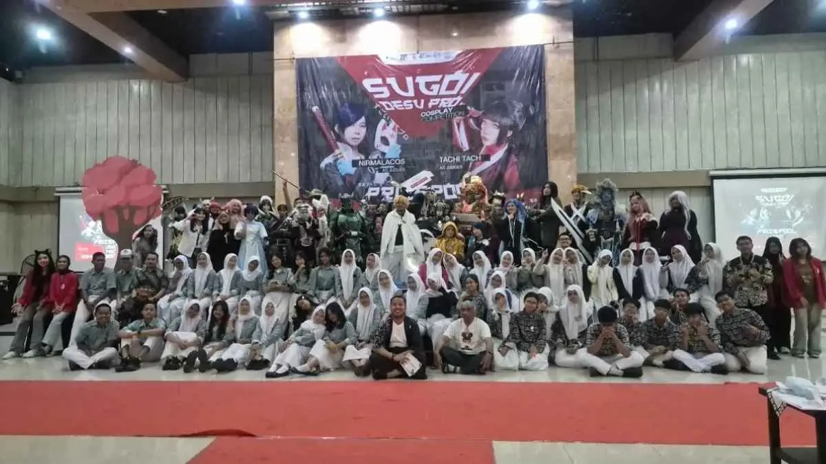 Cosplay bukan cuma soal tampil mirip karakter favorit. Di baliknya ada desain, riset, kreativitas, hingga teknik produksi. Lewat Sugoi Desu Pro, anak muda mendapat ruang untuk mengubah hobi menjadi karya dan membuka peluang menuju industri kreatif. (Sumber foto: jawapos.com)