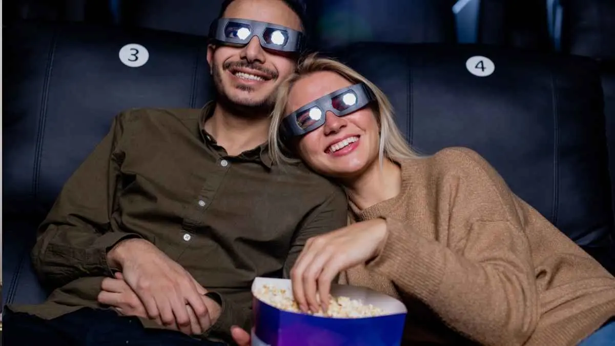 Siapa bilang kencan harus dinner mahal?. Movie date bisa jadi pilihan simpel buat kamu yang ingin quality time bareng pasangan tanpa bikin dompet ikut menangis. (ilustrasi)