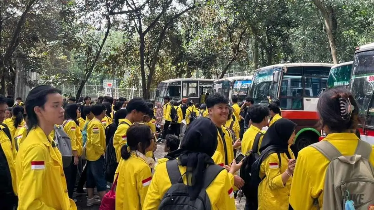 Sehari setelah HUT ke-81 RI, BEM UI turun ke jalan. Mahasiswa dijadwalkan menggelar aksi di Bundaran HI dengan membawa delapan tuntutan. Isinya beragam, mulai dari pemberantasan KKN, harga kebutuhan pokok dan BBM, reforma agraria, evaluasi PSN, MBG dan KDMP, hingga persoalan kebebasan sipil dan bencana. (KOMPAS.com/DINDA AULIA RAMADHANTY)