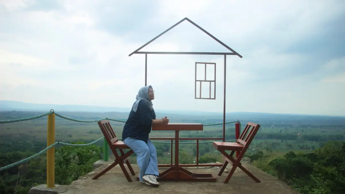 Spot foto berlatar panorama alam di Gunung Dingklik. (ISTIMEWA)
