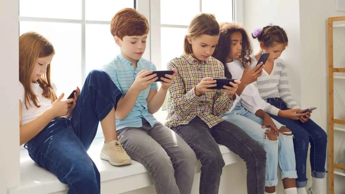 Gen Z, pernah merasa tiba-tiba jadi “generasi tua”?. Dulu Gen Z dikenal sebagai generasi yang paling dekat dengan internet dan teknologi. (Ilustrasi)