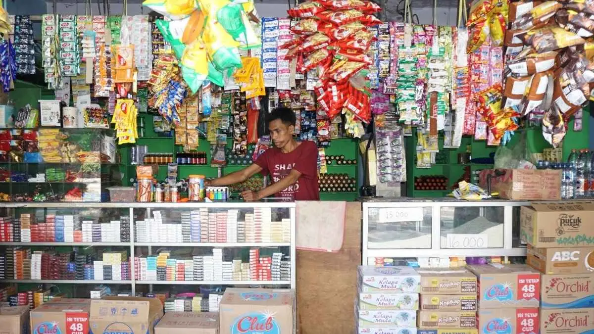 Pernah nggak sih, jam 2 pagi tiba-tiba butuh sesuatu dan satu-satunya yang masih buka ternyata Warung Madura? (Harian disway)
