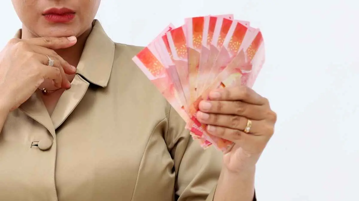 Ternyata, punya penghasilan tetap belum tentu berarti aman secara finansial. Semakin bertambah usia, kebutuhan juga ikut bertambah. Cicilan, keluarga, pendidikan anak, kebutuhan orang tua hingga persiapan pensiun bisa membuat uang terasa semakin sempit. (ilustrasi)
