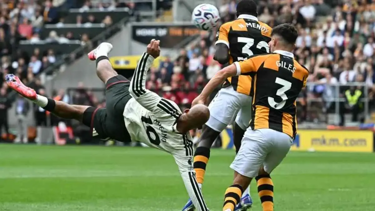 Bukan karena dihujani serangan, MU justru tumbang akibat dua bola mati. Hull City menang 2-0 dan langsung memberi alarm keras untuk Setan Merah. (bola.com)