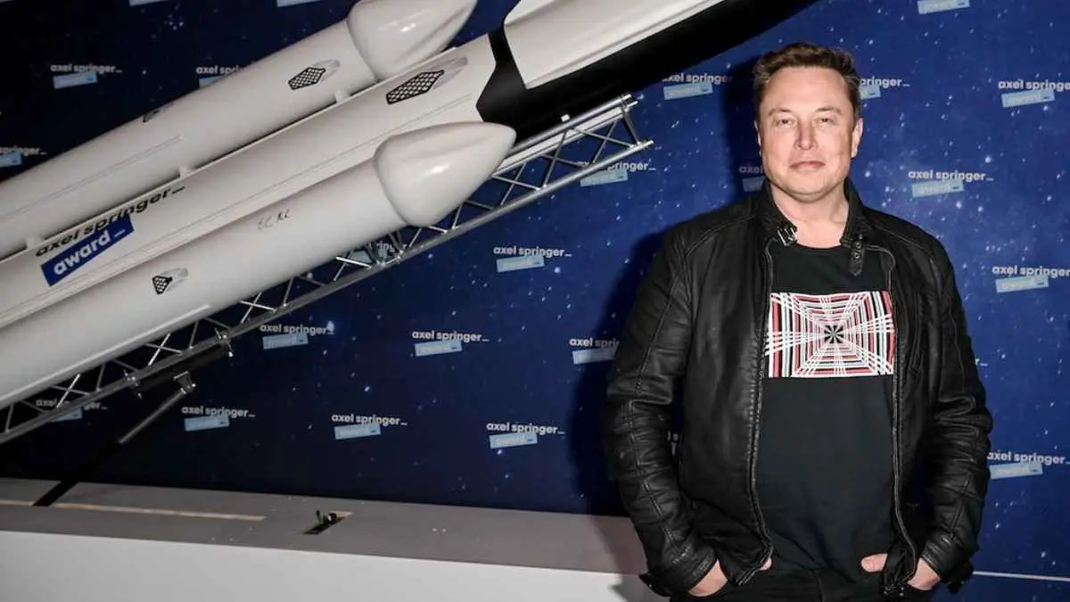 Elon Musk sempat mencetak sejarah sebagai manusia pertama yang menembus kekayaan US$1 triliun. Kini status itu hilang, tetapi posisinya sebagai orang terkaya di dunia masih belum tergeser. (Image credit: Getty)
