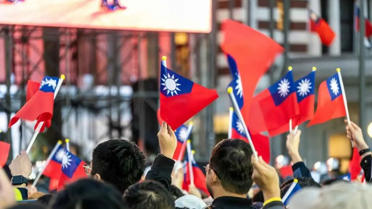 74 server AI diduga berakhir di Tiongkok meski dokumen menyebut Taiwan sebagai tujuan penggunaan. Sembilan orang kini didakwa jaksa Taiwan, termasuk karyawan unit NVIDIA dan Super Micro. (Sumber: Winston Chen/Unsplash)