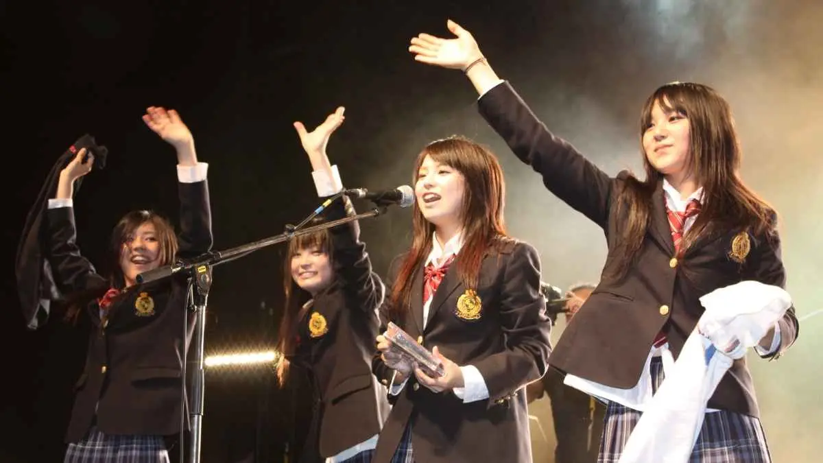Setelah 20 tahun bersama dengan formasi yang sama, SCANDAL akhirnya mengumumkan akhir perjalanan mereka. Namun, perpisahan ini belum terjadi sekarang. Mulai Oktober 2026, HARUNA, MAMI, TOMOMI, dan RINA akan menjalani tur terakhir ke 47 prefektur Jepang sebelum menggelar konser penutup di Yokohama Arena pada 21 Agustus 2027. (id.wikipedia.org)