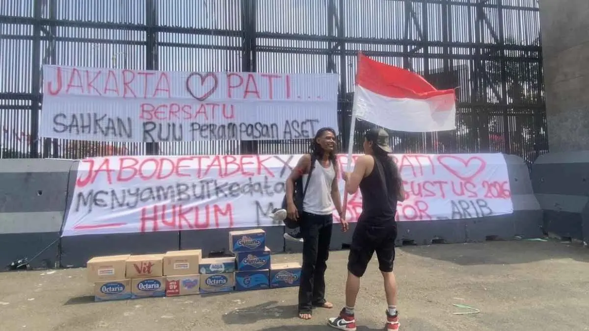 Aksi AMPB di Gedung DPR RI pada 27 Agustus 2026 dipastikan semakin ramai. Massa dari Depok dan GERAM ikut bergabung dengan tuntutan masing-masing, mulai dari RUU Perampasan Aset, korupsi, harga kebutuhan pokok hingga berbagai persoalan sosial. (KOMPAS.com/HANIFAH SALSABILA)