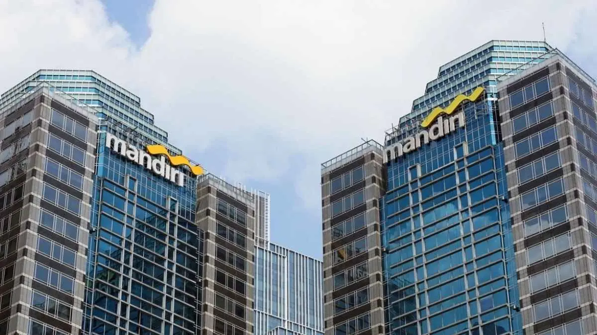 Sempat tak bisa digunakan, rekening Supriyono alias Botok kini kembali diaktifkan. Perkembangan ini terjadi setelah Komisi III DPR membahas persoalan tersebut bersama Polda Metro Jaya dan Bank Mandiri, tepat menjelang rencana aksi masyarakat Pati pada 27 Agustus 2026. (ilustrasi, gedung Bank Mandiri)