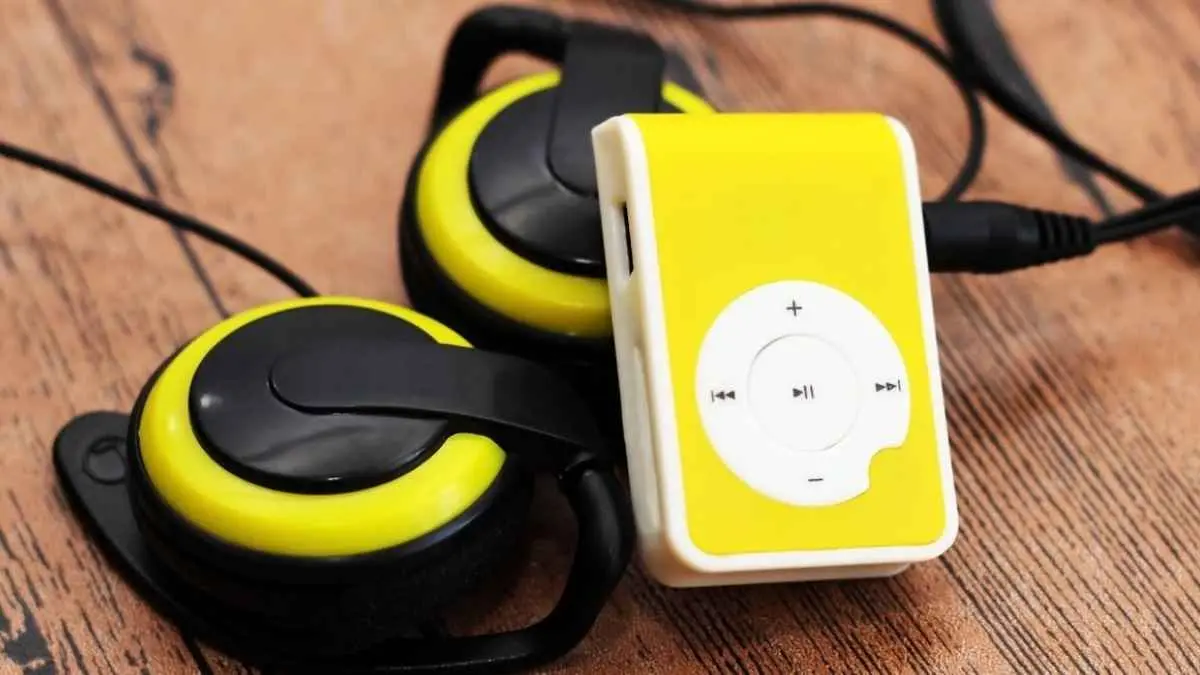 “Bluetooth-in lagu itu, dong!” Kalau kamu pernah mengucapkan kalimat ini, berarti pernah merasakan serunya berburu musik di era sebelum Spotify. (Detik.com)